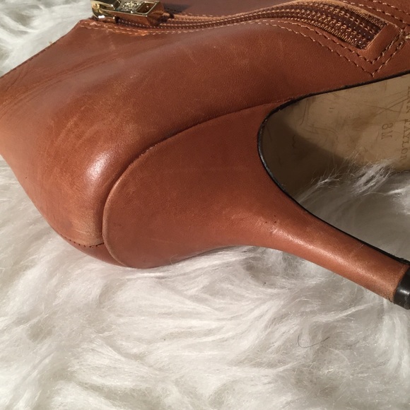 Ann Taylor two tone booties 8M - Picture 8 of 8